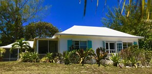 Poponi House - front of house