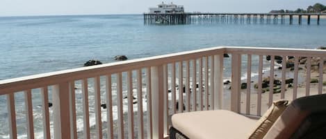 Ultimate coastline, pier and ocean views from large deck