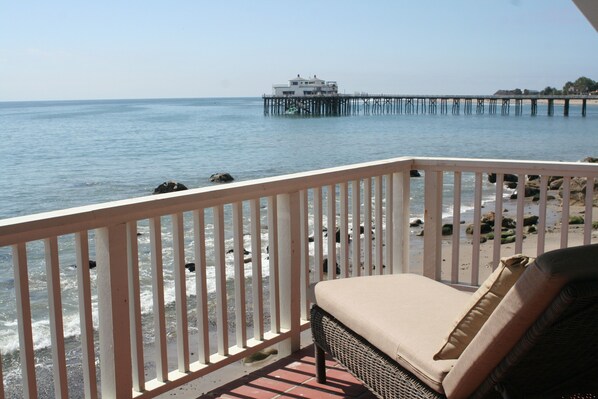 Ultimate coastline, pier and ocean views from large deck