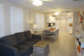 Living Room/Dining Area/Kitchen