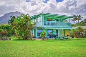 KEO unit - KEONE is the downstairs unit of an up/down duplex. Rent both levels for your extra friends or family.
