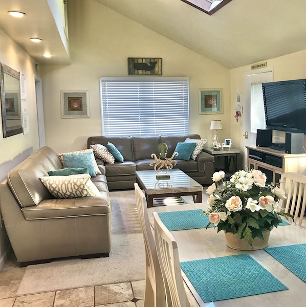 Living Room has 2 full-size leather sofas, new flat-screen TV, Dvd and Stereo.