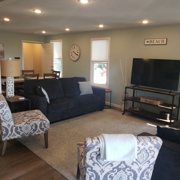 Great room open to the kitchen area has Smart TV (Roku) and two new couches 