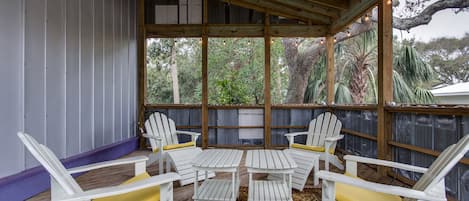 Spacious screened porch