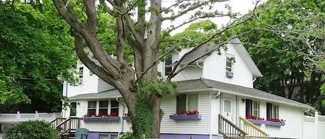 Oak Bluffs home across the street from park, walk downtown