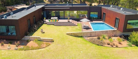 Wander through beautifully landscaped gardens and soak in the tranquility of the countryside.