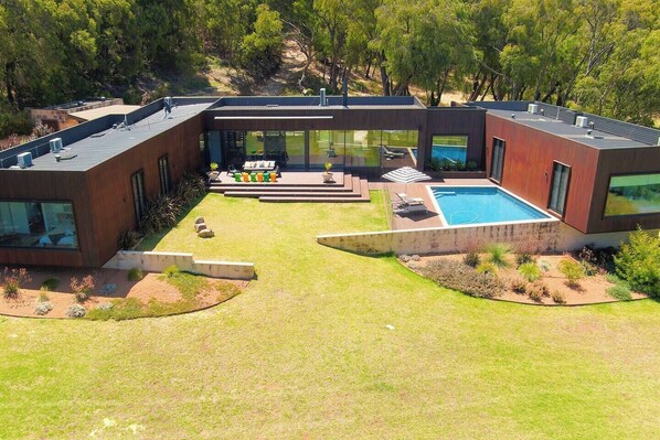 Wander through beautifully landscaped gardens and soak in the tranquility of the countryside.