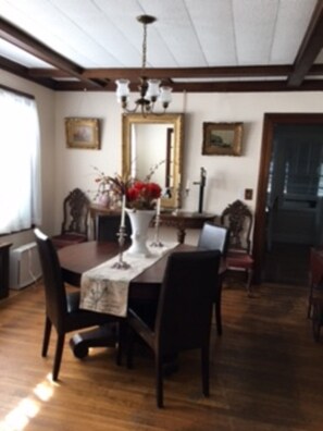 Dining Room - extra leaves for table to seat 6