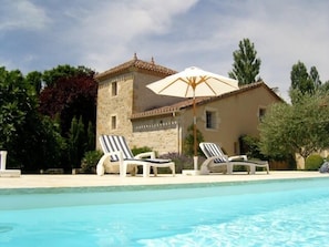 Cottage with swimming pool