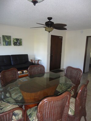 dinning room table seats 4