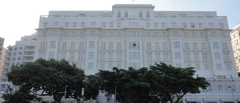 Pertíssimo do famoso Hotel Copacabana Palace
