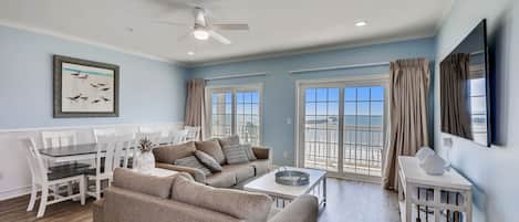 Pier Watch Villas 1 305 is located on the oceanfront and offers fabulous views.