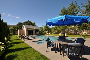  Pool house w/ Outdoor Shower 