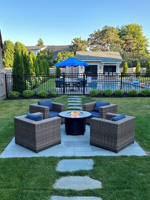 Backyard gas firepit