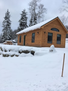 1 Cabin rentals near Stowe, Smuggler's Notch, breweries and hiking trails. 