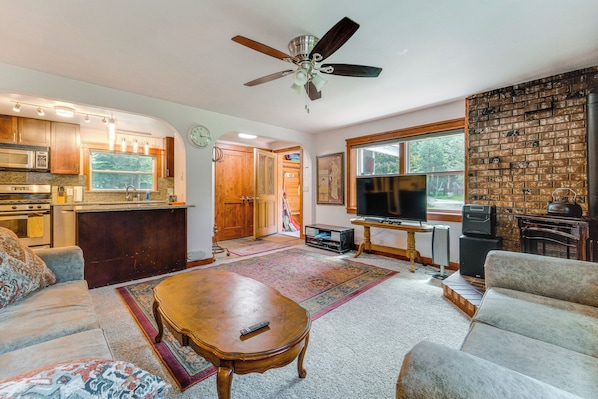 Truckee Vacation Rental | 3BR | 2.5BA | 4 Steps Required | 2,400 Sq Ft