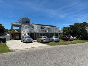 BB w/ new addition, 2nd & 3rd story decks, ample parking gravel front yard