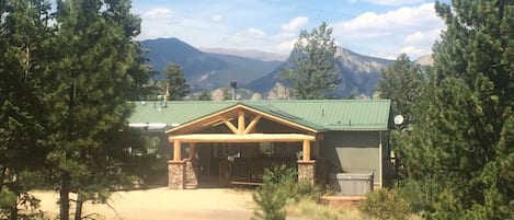 Quiet and private, yet a convenient location to town and RMNP