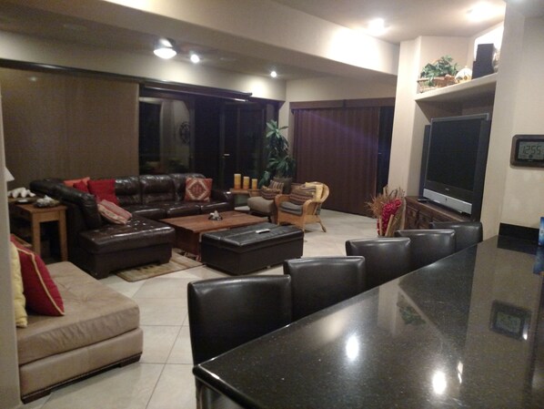 Spacious Living Room and Kitchen Bar w relaxing leather bar stools