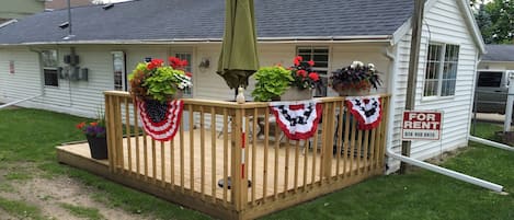 Exterior/Deck