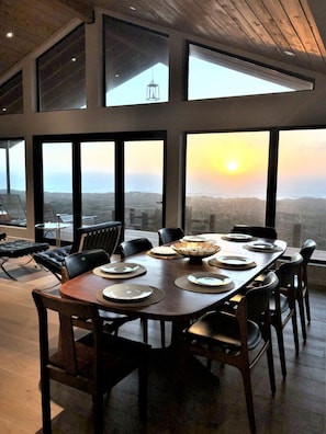 dining area with view of Pacific and Morro Bay