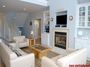 Living Room - fireplace not usable