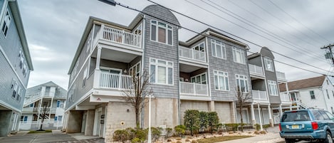 Unit is above garage. Enter driveway from Roberts Ave. Parking for up to 3 cars.