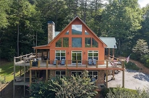 Large wrap around deck with gorgeous mountain views.