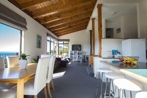 Dining / Lounge