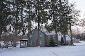 Imagine yourself arriving by horse and buggy to this beautiful farmhouse in Lanc