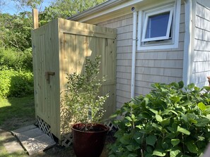 Brand new outdoor shower hot and cold H20