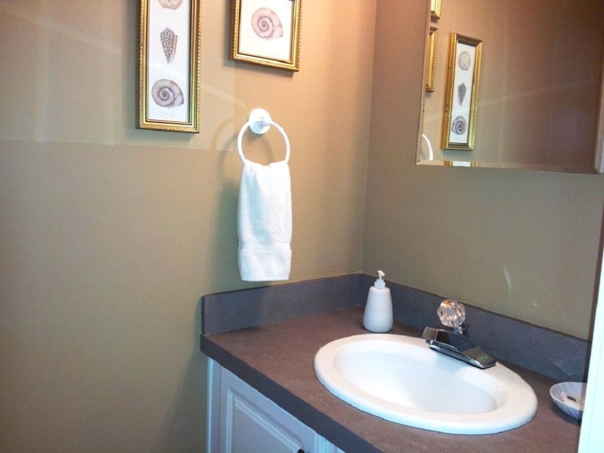 Wonderful Condo in a terrific location!!!