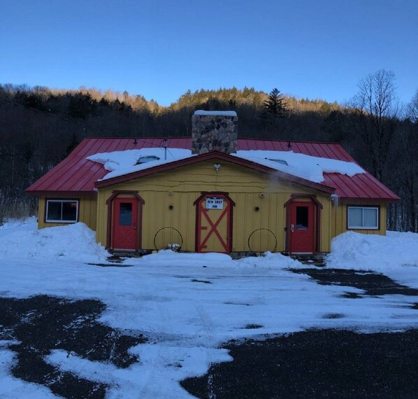 The Dew Drop Inn (Right Side of Duplex)