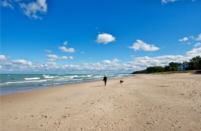 4 Bedroom Michiana Shores Beach Home! Close to the Beach, Playground and Pizza!