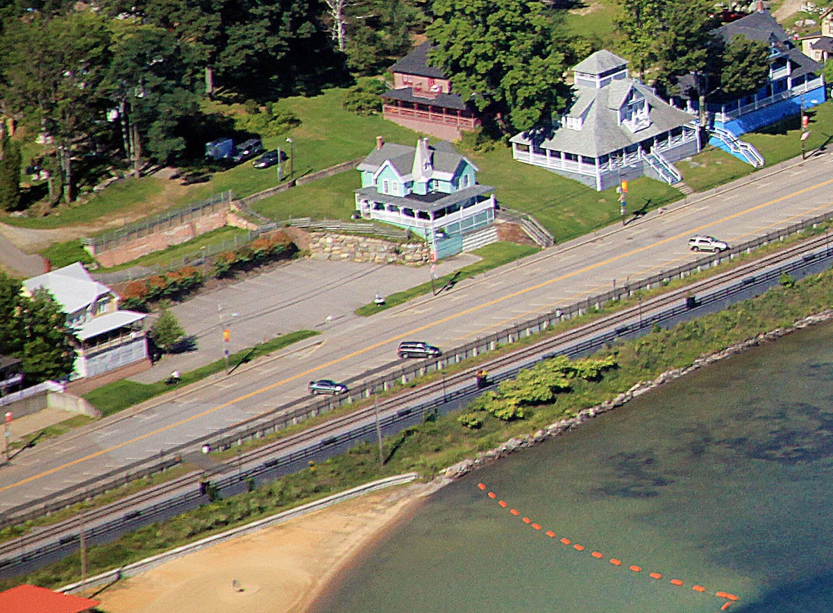 Romeo’s Balcony – At the Center of Weirs Beach