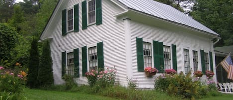 1827 Country Cottage