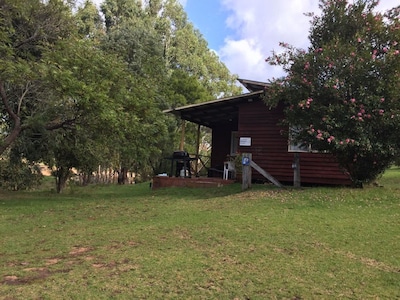 Cosy farm stay cabin. Centrally located to Pemberton & other tourist attractions