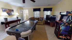 1308_Lovell_Avenue-Game-room-pic2