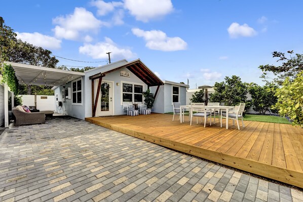 Outdoor dining
