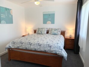 King sized bed with walk through wardrobe