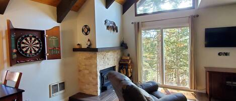 Ample space, lots of light and forest views