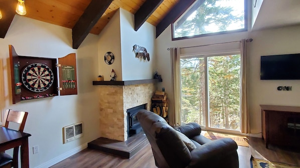 Ample space, lots of light and forest views