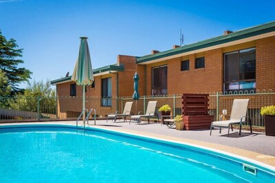 Panoramic Townhouses By Lisa (Deluxe 2 Bedroom Pet Friendly apartment) - 1+night