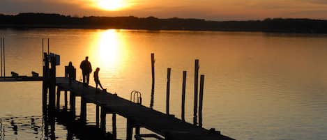 Enjoy gorgeous sunsets, fish & crab from the pier