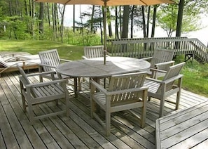 Outdoor dining ... or drinking ... or playing cards ...