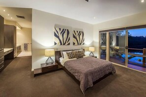 Master Bedroom with King suite, large walk in robe and ensuite overlooking lake