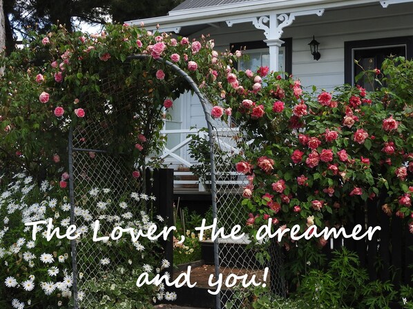 The ultimate romantic historic cottage.