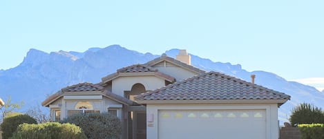 Sits on bluff at end of quiet, safe culdesac. 2 car garage