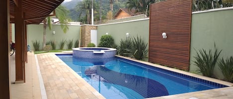 Piscina com spa