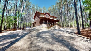 The-Lazy-Cowboy-Lodge-Exterior-Front(2)